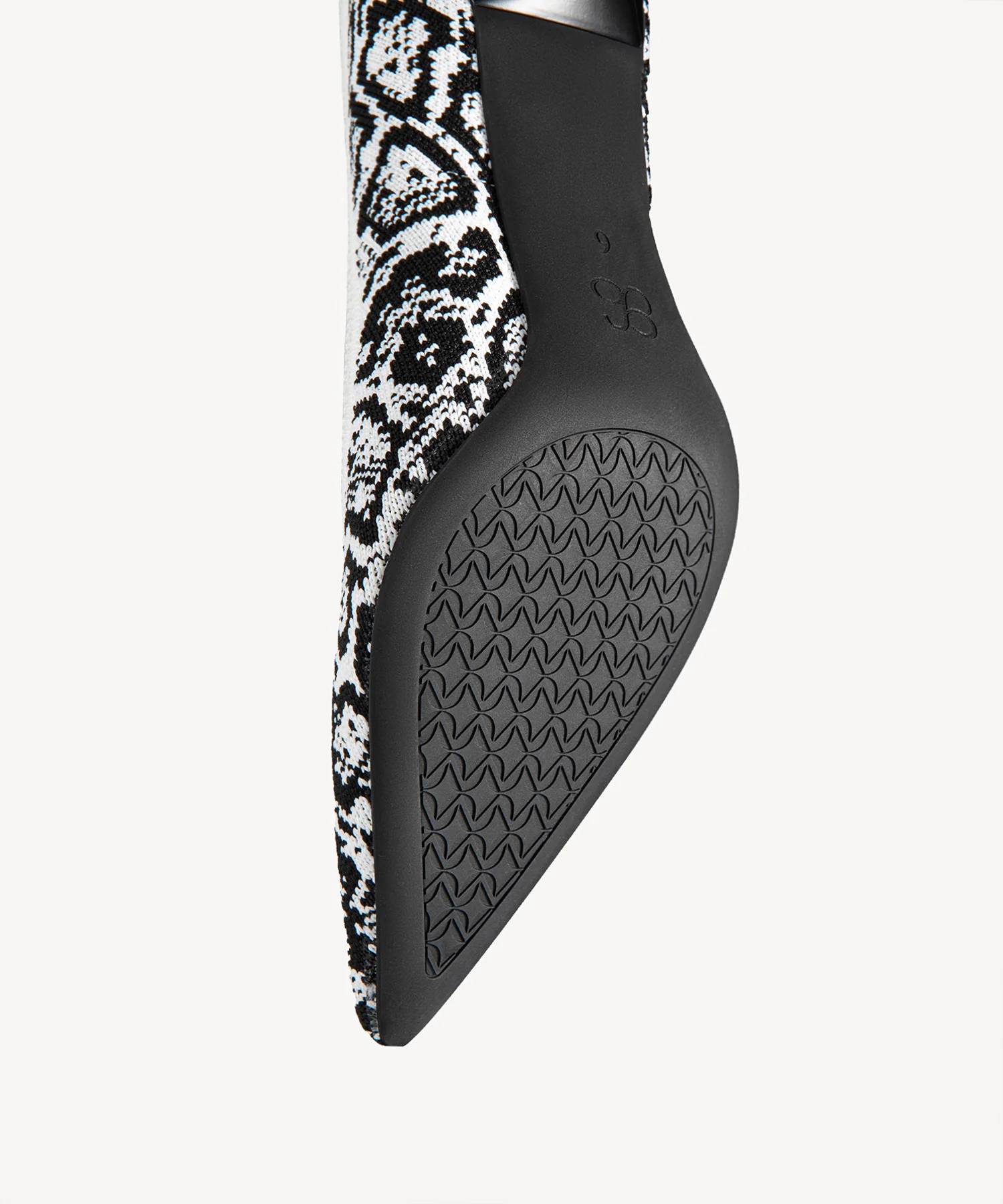 EternalPace Minimalist Stiletto Heeled Pump - Image 21