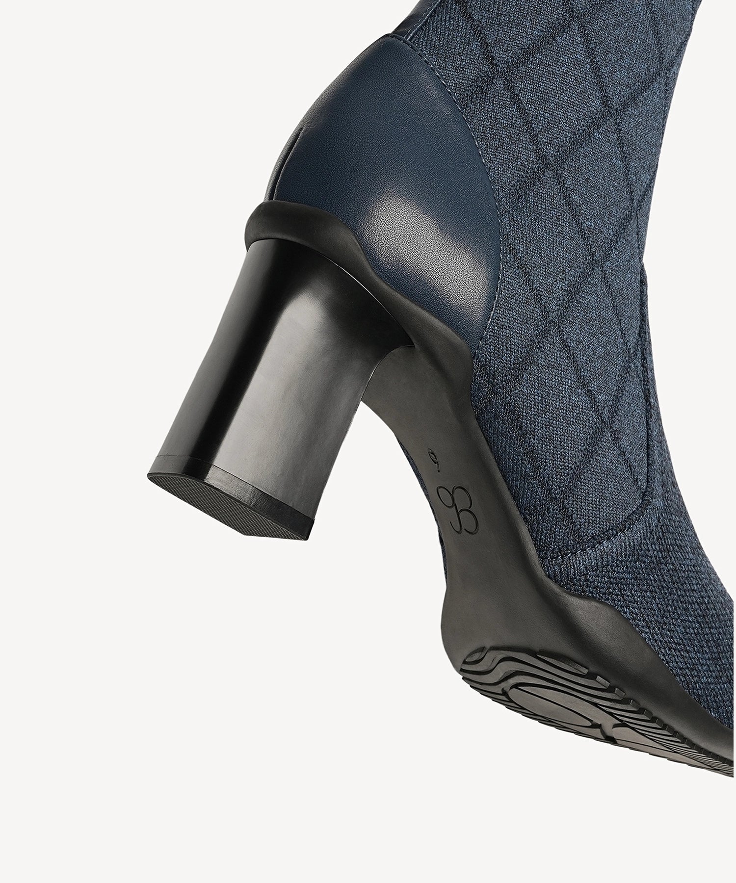 UrbanEase Pointed Toe Block Heel Ankle Boot - Image 23